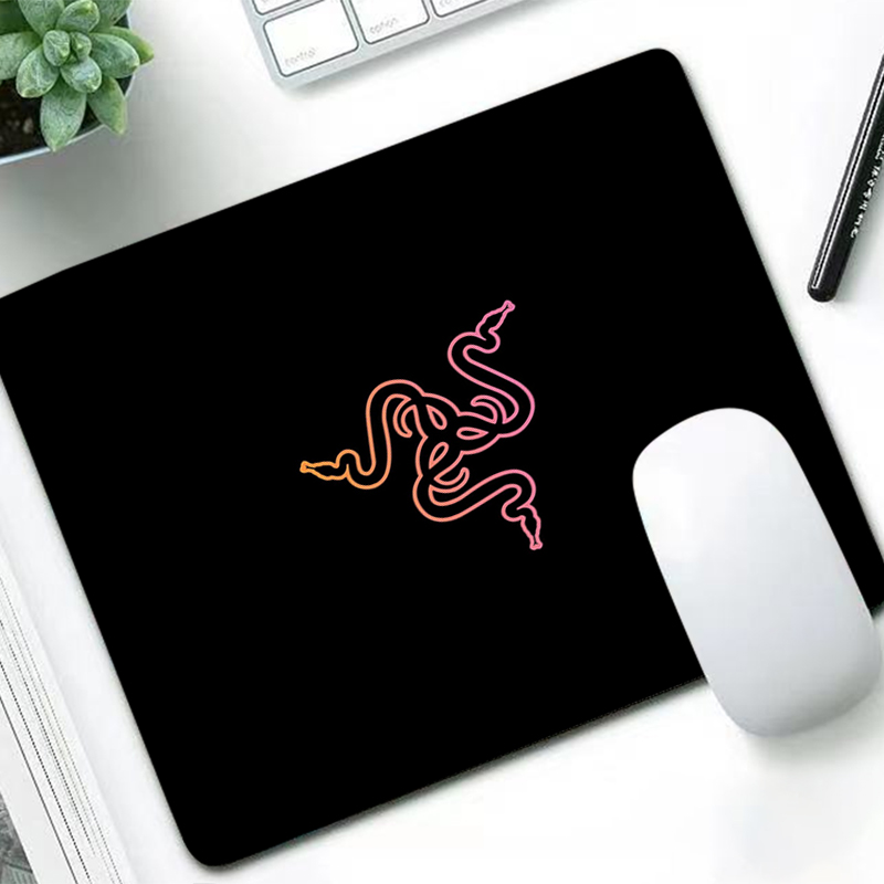 Tech Accessories For Office Desk - Razer Lüks Mouse Pad Anime Oyuncu