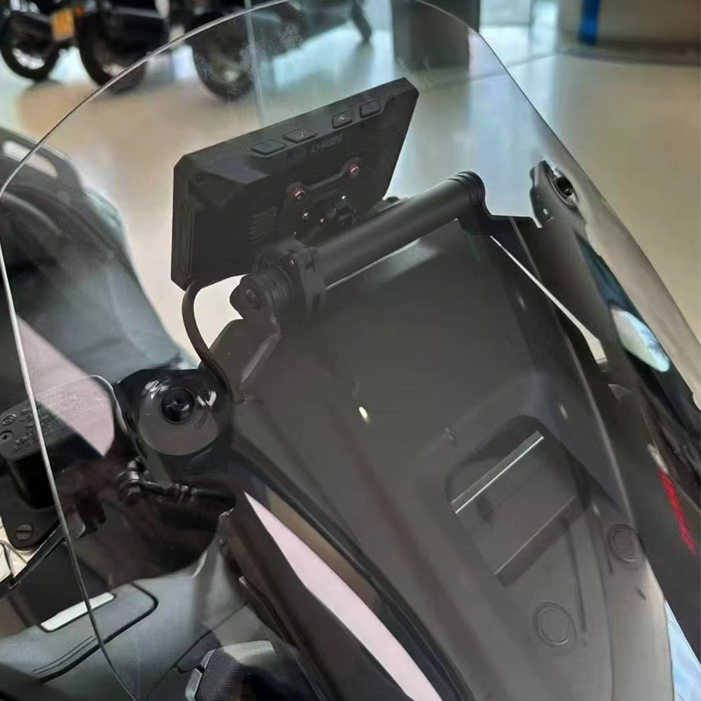 TMAX T-max 560 TECH MAX 2025 a - Tech Accessories & Gadgets incelemesi ve fiyatı